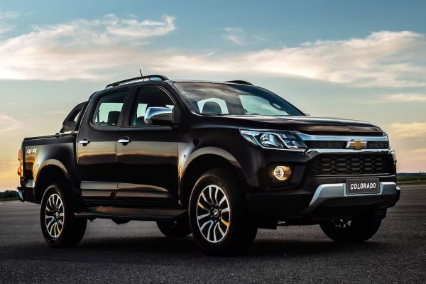 FabConvert.com_frente-lateral-colorado-doble-cabina