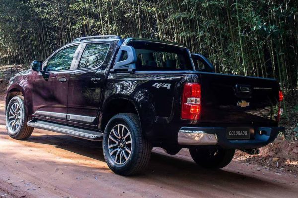 FabConvert.com_trasero-lateral-colorado-doble-cabina